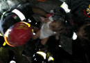Il video del bambino di 7 mesi salvato dai vigili del fuoco a Ischia