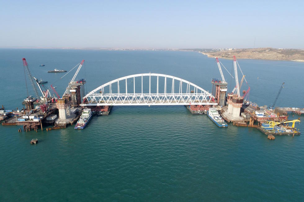 Kerch Strait Bridge construction