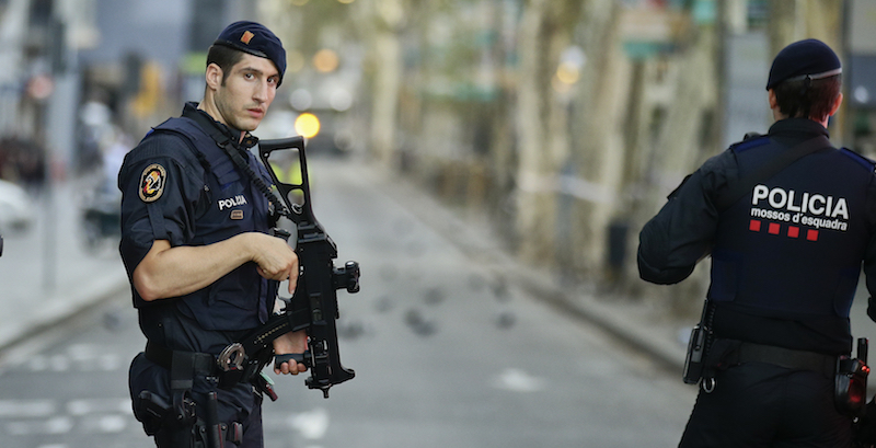 Agenti di polizia questa mattina sulla Rambla di Barcellona
(AP Photo/Manu Fernandez)