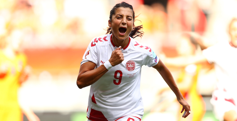 La danese Nadia Nadim festeggia il gol durante la finale degli Europei di calcio femminili contro il'Olanda, nello stadio olandese di Enschede, 6 agosto 2017
(Dean Mouhtaropoulos/Getty Images)