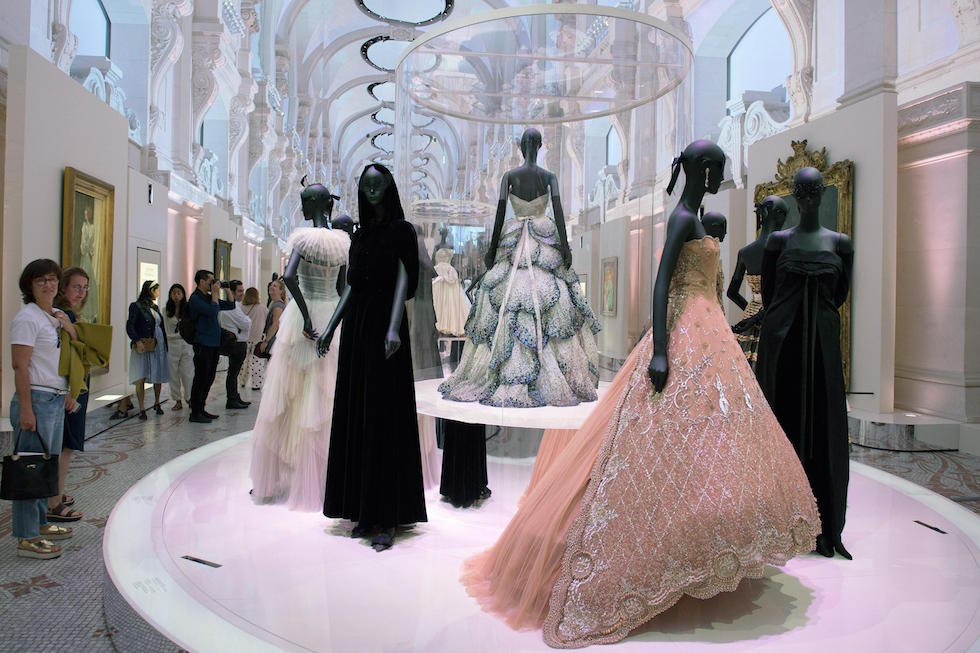 C'è una gran mostra di moda a Parigi Il Post