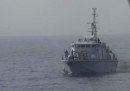 La Guardia costiera libica ha sparato dei colpi di avvertimento contro la nave di una ong (video)