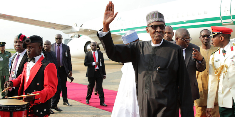 Il presidente della Nigeria Mohammadu Buhari al suo ritorno ad Abuja, il 19 agosto 2017 (SUNDAY AGHAEZE/AFP/Getty Images)