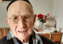 È morto Yisrael Kristal, l'uomo più vecchio del mondo: aveva 113 anni ed era sopravvissuto ad Auschwitz