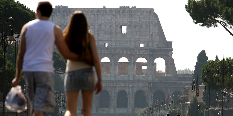 Il Colosseo a Roma, nell'agosto 2007 (ANSA/ETTORE FERRARI)