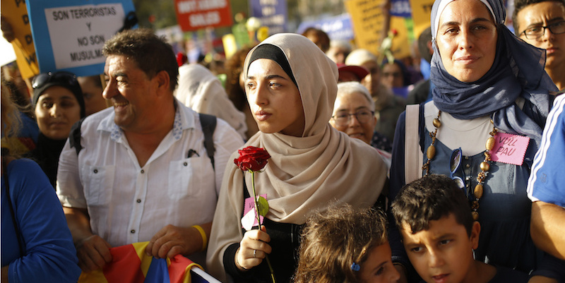 Un gruppo di partecipanti alla manifestazione di ieri a Barcellona 
(AP Photo/Francisco Seco)