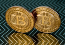 Il prezzo dei bitcoin è sceso del 16 per cento in poche ore