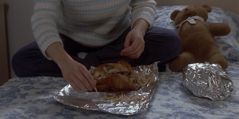 Da una scena del film "Ragazze interrotte", in cui uno dei personaggi – Daisy, interpretata da Brittany Murphy – soffre di bulimia nervosa