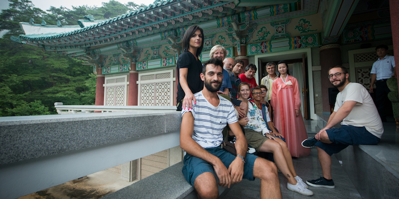 Un gruppo di turisti italiani in Corea del Nord nell'agosto 2016 (Foto di Matteo Bracali / Barbara Provvedi di Azalai Travel Design)