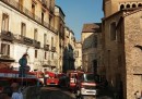 In un incendio nel centro di Cosenza sono morte tre persone e sono andati distrutti libri del Seicento e pergamene del Quattrocento