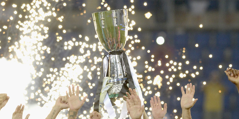 Il trofeo della Supercoppa Italiana vinta nel 2015 dalla Juventus (GettyImages)