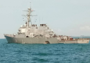 Una nave da guerra statunitense si è scontrata con una petroliera a Singapore: 10 soldati sono dispersi