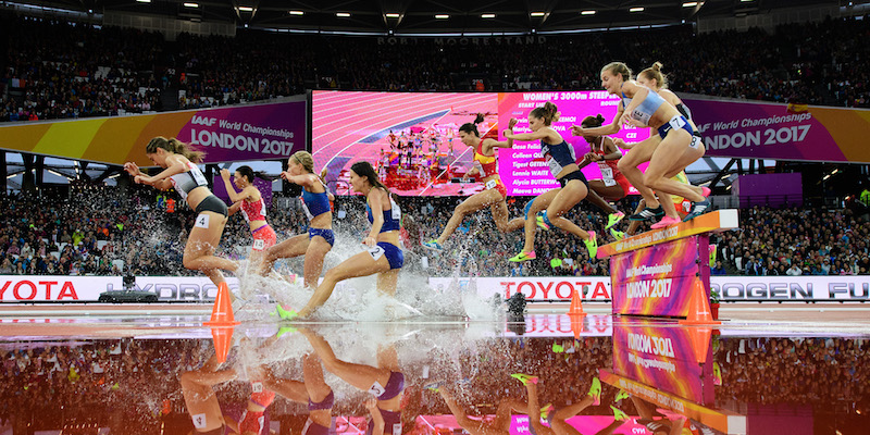 Atlete impegnate in una batteria dei 3000 metri siepi ai Mondiali di Atletica in corso a Londra (Matthias Hangst/Getty Images)