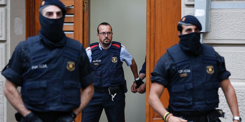Tre poliziotti catalani (PAU BARRENA/AFP/Getty Images)