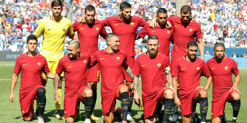 I giocatori della Roma prima della partita contro la Juventus, giocata lo scorso 30 luglio negli Stati Uniti. ( Anthony Nesmith/CSM via ZUMA Wire)
