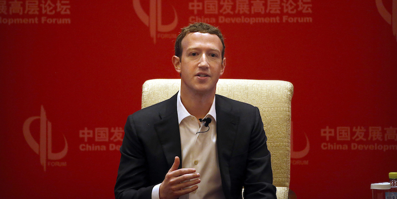 L'amministratore delegato di Facebook Mark Zuckerberg durante una conferenza a Pechino, in Cina, il 19 marzo 2016 (AP Photo/Mark Schiefelbein)