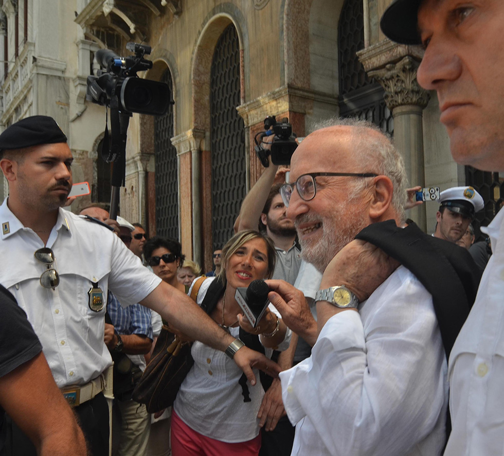 L'ex sindaco di Venezia Giorgio Orsoni al tempo delle sue dimissioni, 13 giugno 2014
(ANSA/ANDREA MEROLA)