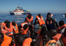MOAS, una delle principali ong che soccorrono i migranti, sospenderà le sue attività nel Mediterraneo