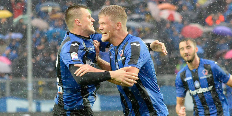 Andreas Cornelius e Josip Ilicic esultano dopo il gol segnato dal primo contro il Sassuolo in Serie A (Dino Panato/Getty Images)