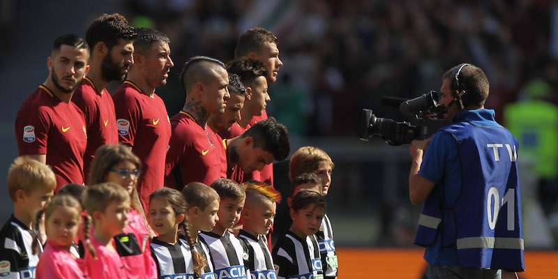 I giocatori della Roma prima della partita di campionato contro l'Udinese (Paolo Bruno/Getty Images)