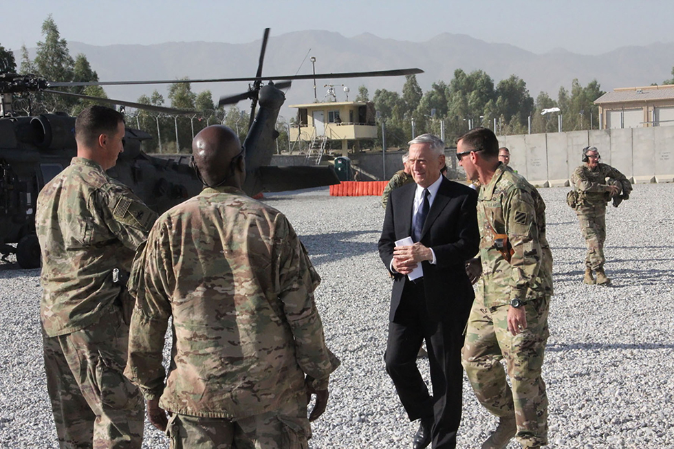 L'arrivo di Jim Mattis a Kabul, Afghanistan, 27 settembre 2017
(THOMAS WATKINS/AFP/Getty Images)