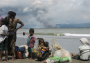 Il governo birmano sta bruciando le case dei rohingya per costringerli a scappare?