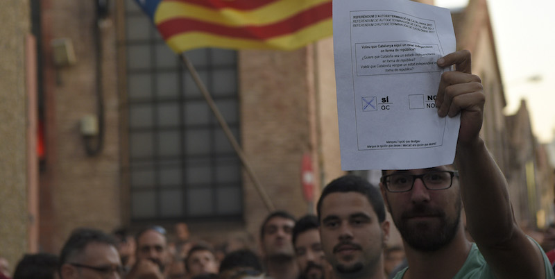 La Guardia civile spagnola sta facendo delle perquisizioni negli edifici del governo catalano