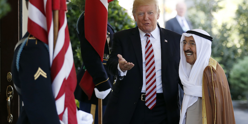 Donald Trump e Sabah Al Ahmad Al Sabah, emiro del Kuwait (AP Photo/Carolyn Kaster, File)