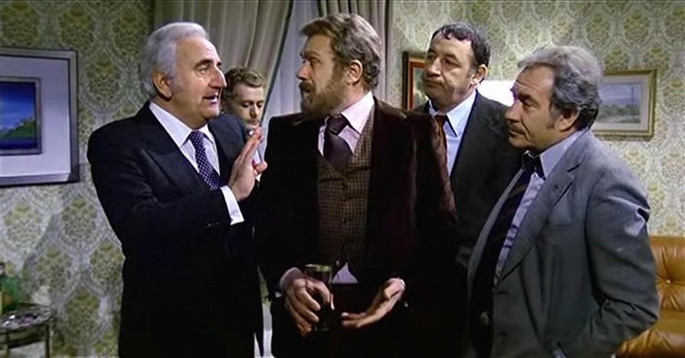 Gastone Moschin (al centro) nel ruolo del Melandri in Amici miei (1975)