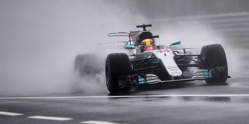 Lewis Hamilton durante le qualifiche di venerdì (ANDREJ ISAKOVIC/AFP/Getty Images)