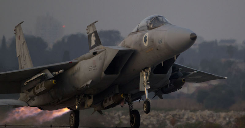 Un aereo da guerra israeliano, in una foto del 2012 
(AP Photo/Ariel Schalit)