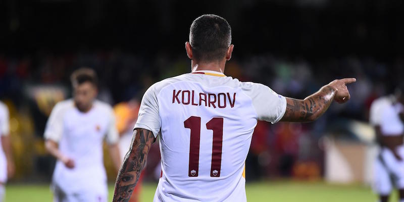 Kolarov dopo uno dei quattro gol con cui la Roma ha battuto il Benevento (LaPresse)