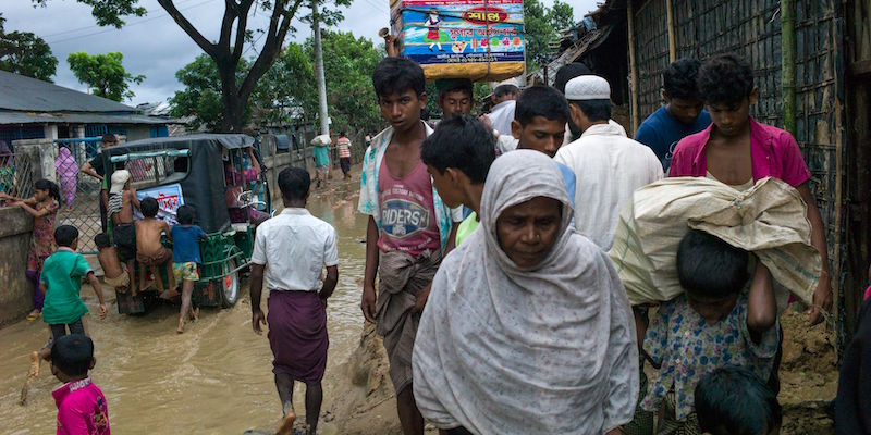 Rohingya in un campo profughi del Bangladesh (FRED DUFOUR/AFP/Getty Images)