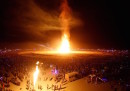 Un uomo si è gettato nel fuoco del Burning Man ed è morto