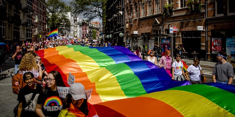 Un manifestazione della comunità LGBT di Amsterdam, nei Paesi Bassi, il 29 luglio 2017 (SANDER KONING/AFP/Getty Images)