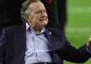 L'ex presidente degli Stati Uniti George H.W. Bush si è scusato per aver toccato il sedere a un'attrice