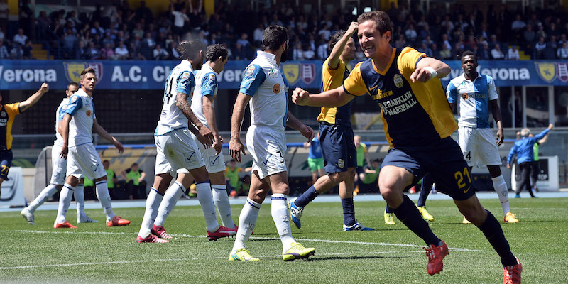 Juanito Gomez esulta per un gol segnato al Chievo nel derby di ritorno della stagione 2014/2015 (Mario Carlini / Iguana Press/Getty Images)