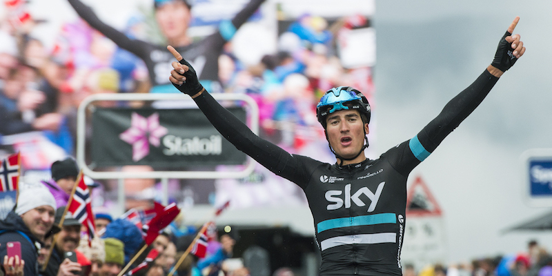 Gianni Moscon nel 2016 al traguardo della Arctic Race di Norvegia (JONATHAN NACKSTRAND/AFP/Getty Images)