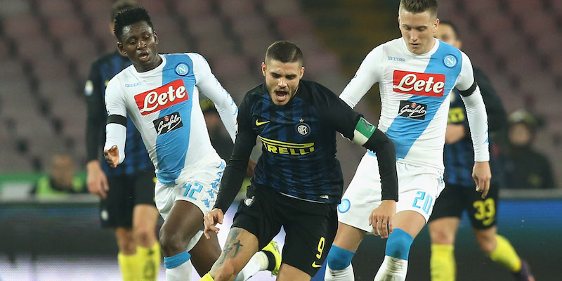 Piotr Zielinski e Amadou Diawara inseguono Mauro Icardi in Napoli-Inter dello scorso anno (Maurizio Lagana/Getty Images)