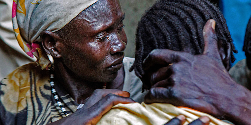 Una madre e una figlia a Lankien, Sud Sudan, 2 luglio 2017
(ALBERT GONZALEZ FARRAN/AFP/Getty Images)