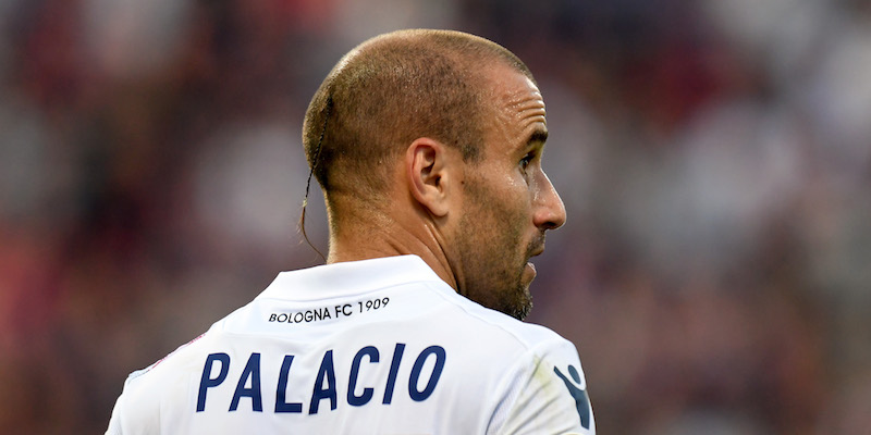 Rodrigo Palacio nella partita di Serie A contro il Sassuolo (Alessandro Sabattini/Getty Images)