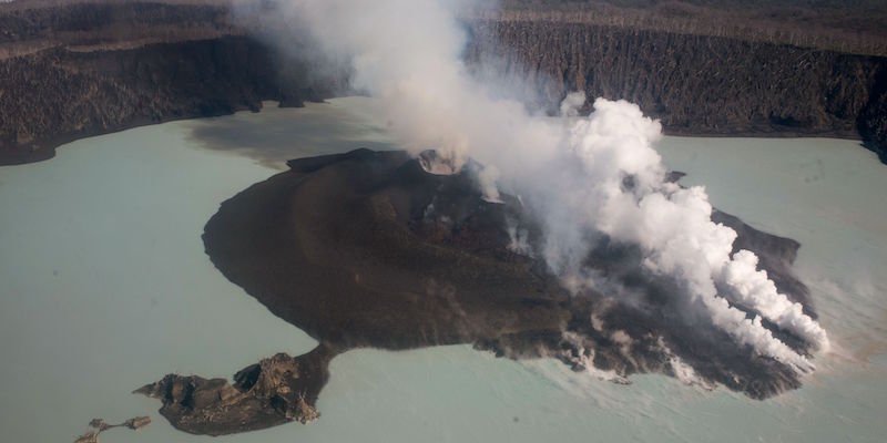 L'evacuazione dell'isola Ambae è stata accelerata per l'intensificarsi dell'attività del vulcano Manaro