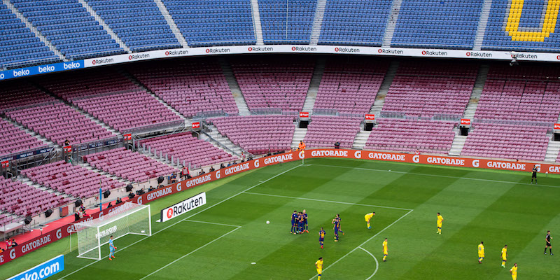 I giocatori del Barcellona festeggiano il gol di Messi (Alex Caparros/Getty Images)