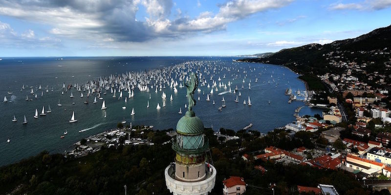 Le imbarcazioni nel golfo di Trieste e il Faro della Vittoria
(ALBERTO PIZZOLI/AFP/Getty Images)