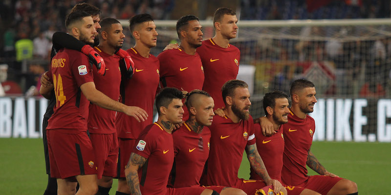 I giocatori della Roma prima della partita di Serie A contro il Napoli (Paolo Bruno/Getty Images)