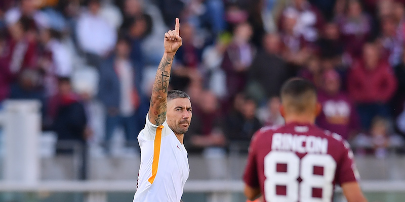 Aleksandar Kolarov dopo il gol segnato al Torino (MARCO BERTORELLO/AFP/Getty Images)