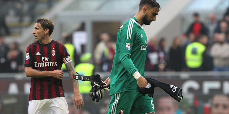 Gianluigi Donnarumma e Lucas Biglia al termine di Milan-Genoa (Marco Luzzani/Getty Images)