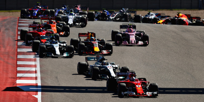 Le monoposto alla prima curva del Gran Premio degli Stati Uniti (Clive Rose/Getty Images)