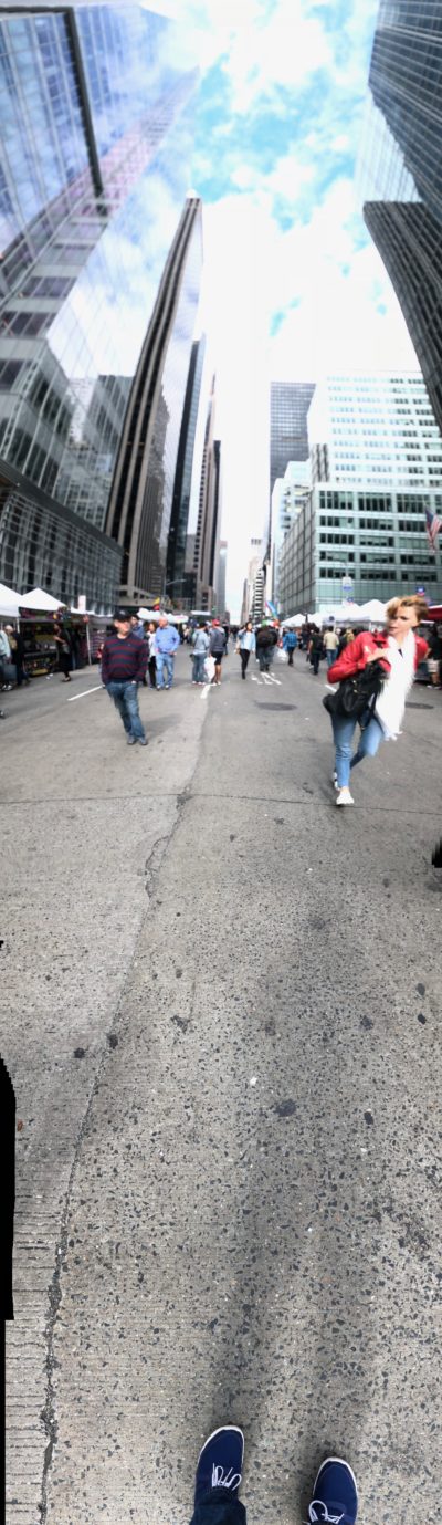 Panorama verticale della Sesta Strada fotografato con iPhone 8