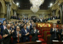 Cos'è successo al Parlamento catalano, spiegato semplice